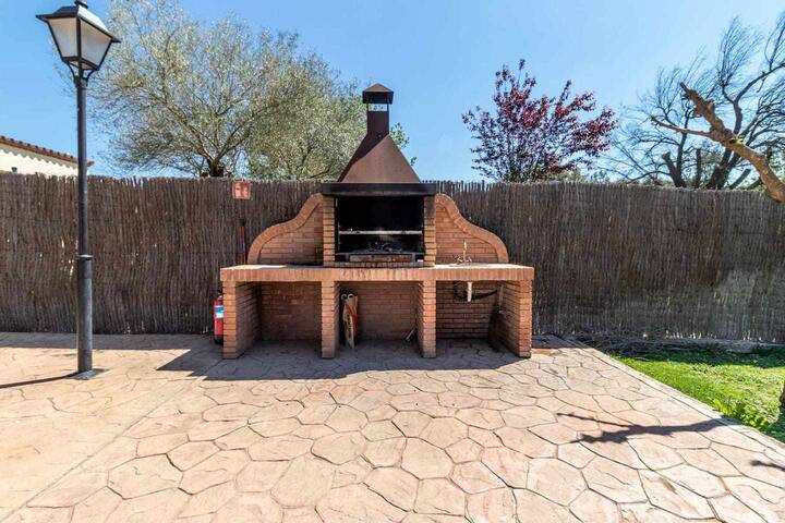 Can Bugantó – amplia casa con piscina y jardín gallery image 4