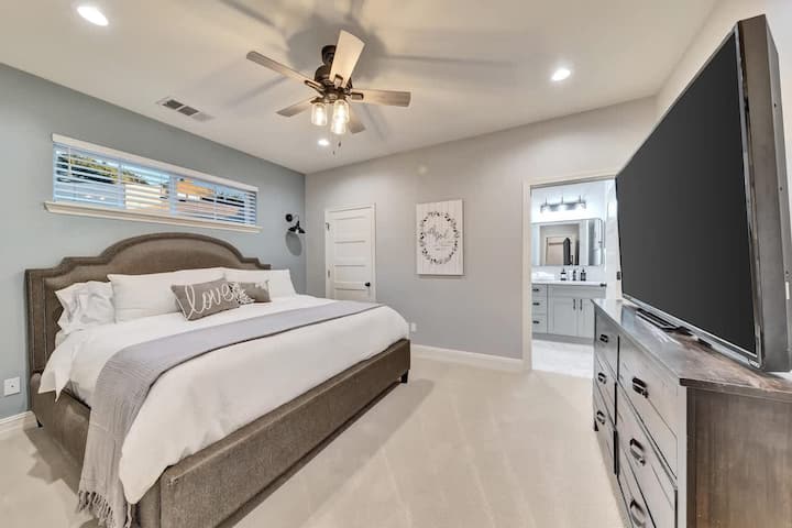 Dormitorio en la planta baja 1 - Cama king, baño privado