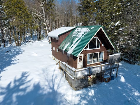 Four-Season Chalet, Hiking, 5 min to Jay Peak!