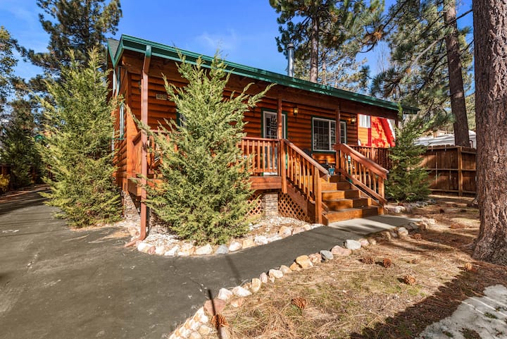 Hot Tub Retreat Close To Slopes & Village - Big Bear, CA
