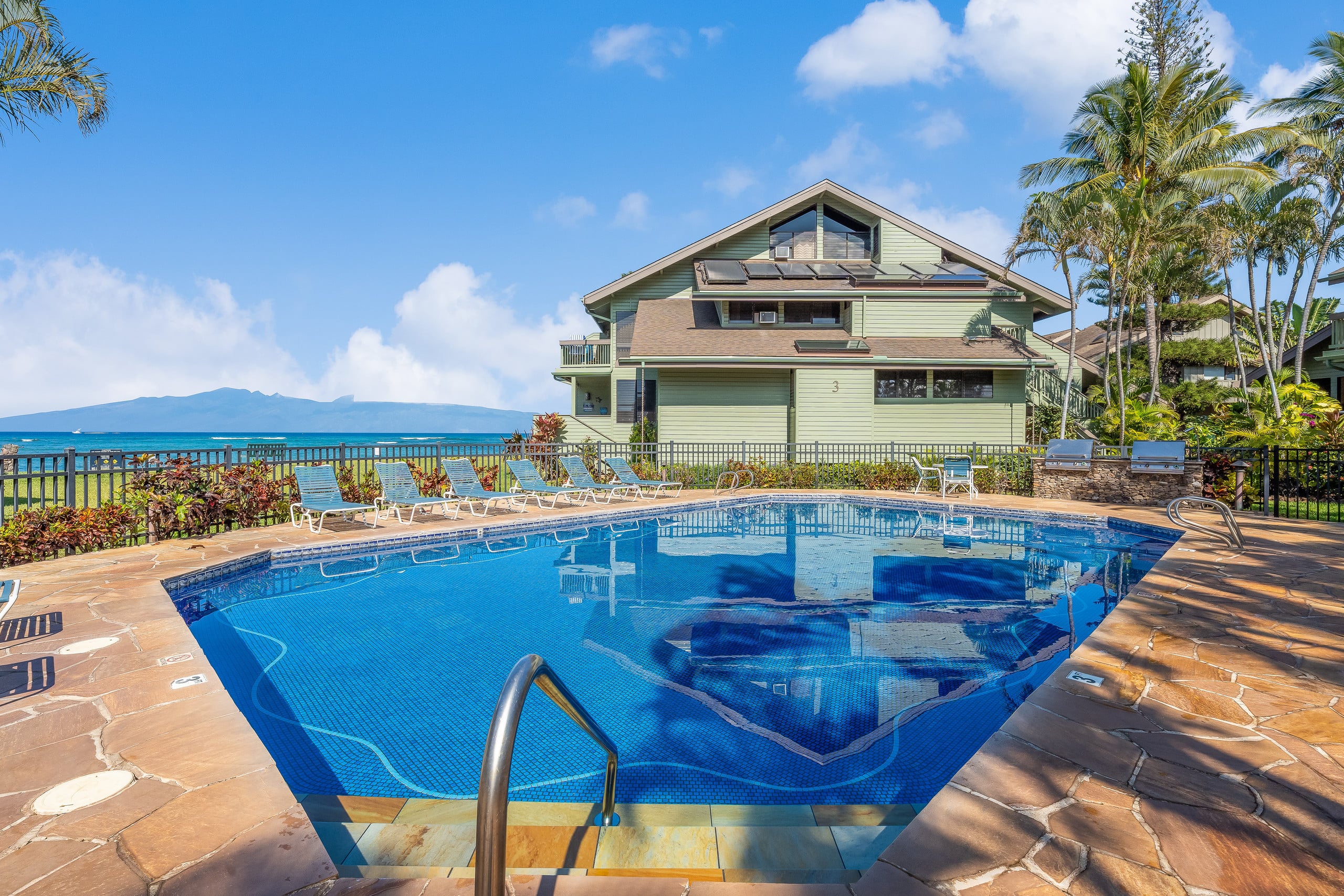 Condo in Lahaina · ★4.92 · 3 bedrooms · 4 beds · 3 baths - Image 41