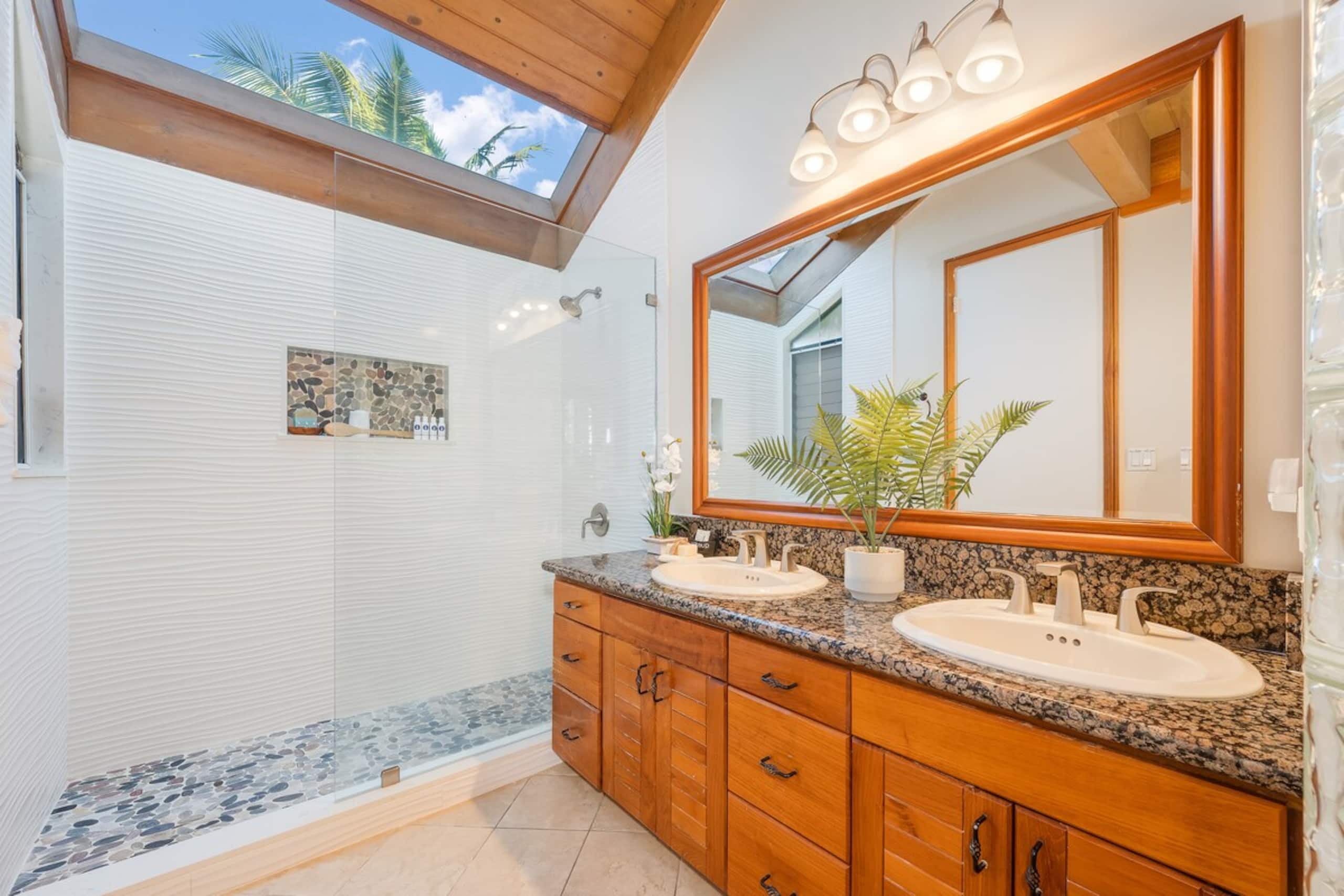 Condo in Lahaina · ★4.92 · 3 bedrooms · 4 beds · 3 baths - Image 22