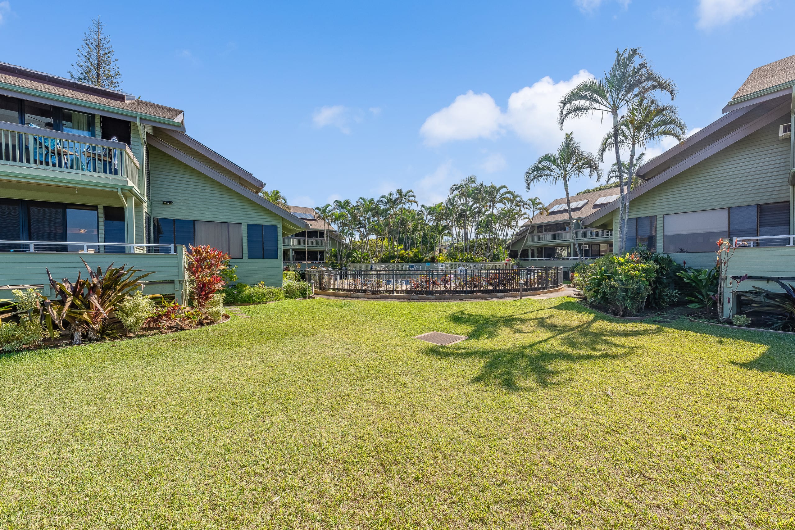 Condo in Lahaina · ★4.92 · 3 bedrooms · 4 beds · 3 baths - Image 35