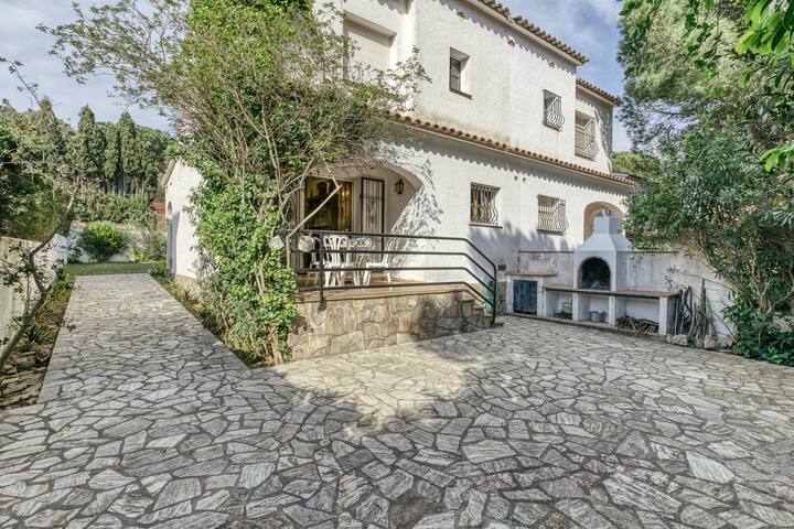 Villa Montgó Parc con Piscina gallery image 2