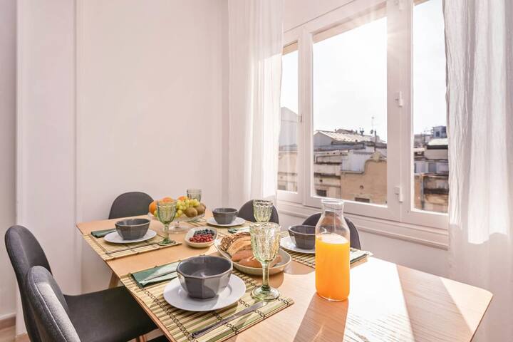 Rocafort | Bright 4BR near Plaza Espana gallery image 4