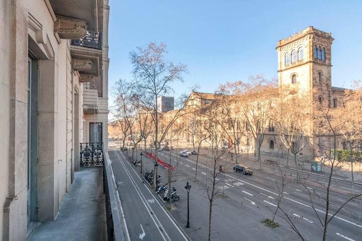 Luxurious 5BD apartment in Pl Universitat gallery image 3