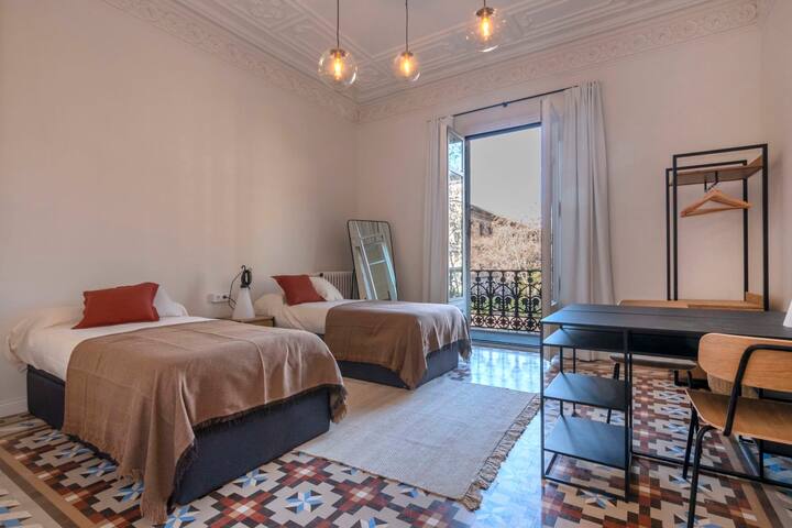 Luxurious 5BD apartment in Pl Universitat gallery image 5