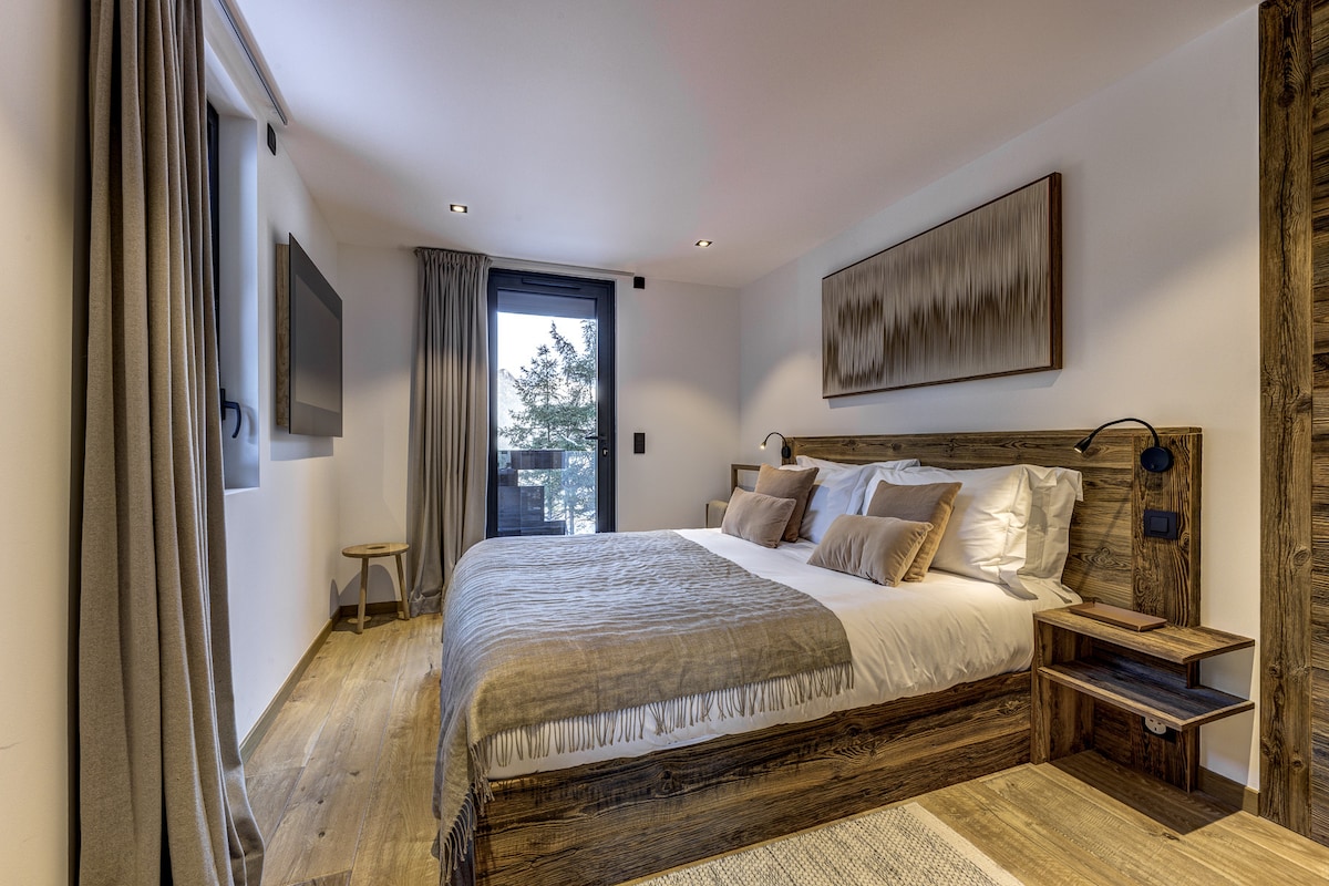 Საძინებელი 2, ორადგილიანი ოთახი დამხმარე და საზიარო აივნით 