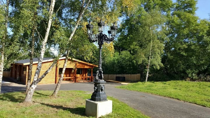 Tweed Log Cabin - Morpeth