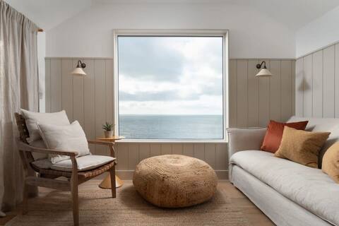 Cosy Beach House on the Seafront, Porthleven