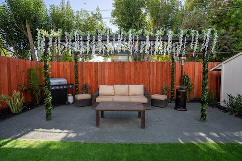 LuxoStays| Sleep 14! Spacious 6BR Nr Napa(10 Bed)
