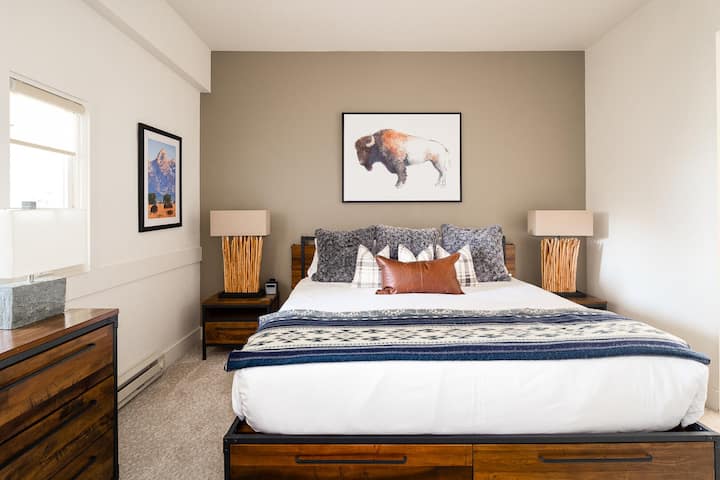 Შენობის შიგნით, ბალიში, სახლის დეკორი, ავეჯი, საწოლი