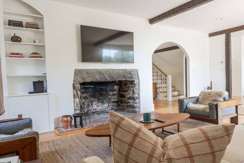 Meeker Hill House - Country Escape w/ Heated Pool