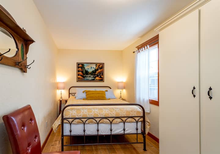 Pagrindinis miegamasis - dvigulė lova