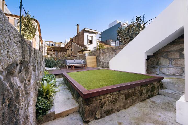 Crooked Floor House – 1st floor gallery image 3