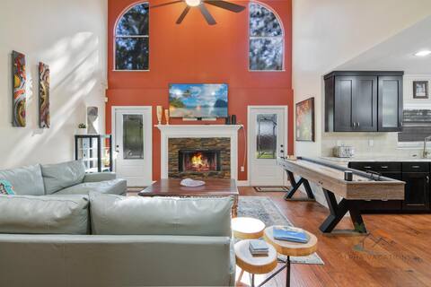 Rustic Hideaway - Great Location + Pet Friendly!