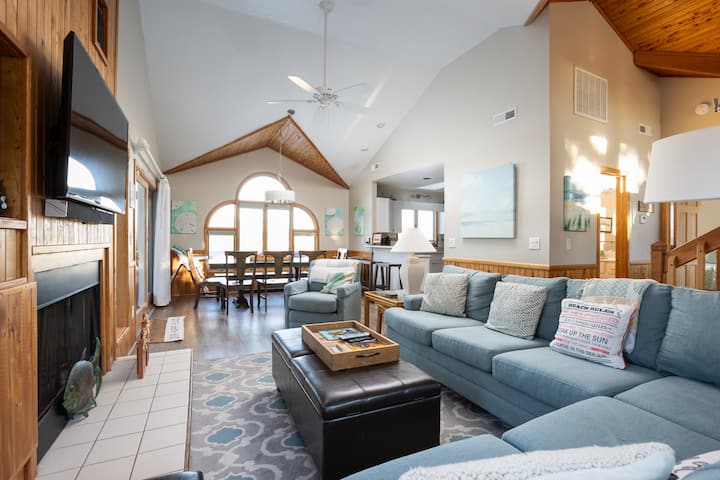 Heated Pool, Oceanside, Walkable to Downtown Duck!