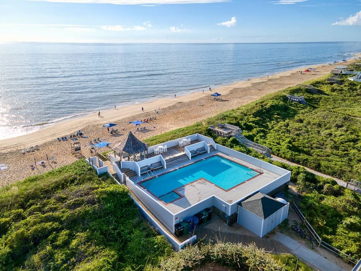 Heated Pool, Oceanside, Walkable to Downtown Duck!