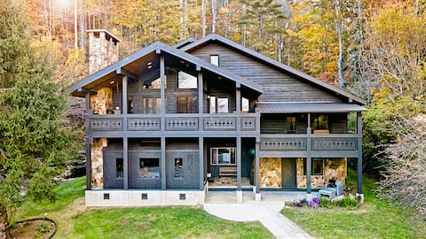 7 Bed Smoky Mountain Lodge | Spectacular Views!