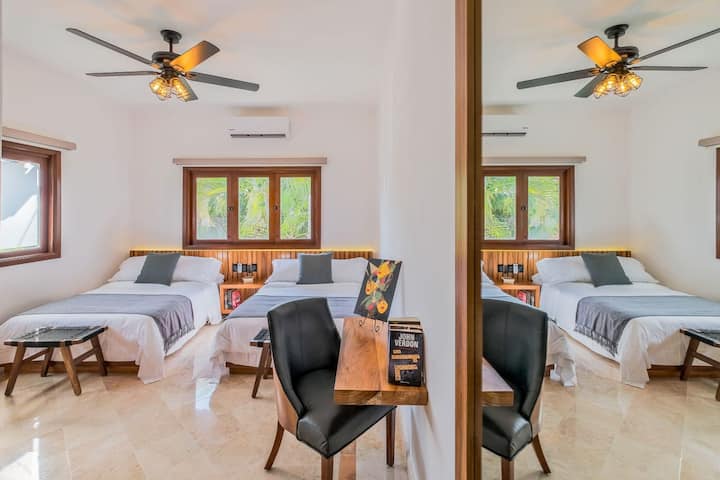 Chumba hiki cha kulala pia kina sehemu ya kufanyia kazi kwa kompyuta mpakato