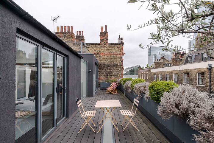 Magic Moments – Borough – by Frankie Says gallery image 4