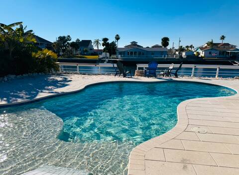 Waterfront Pool Home w/PingPong, No storm damage