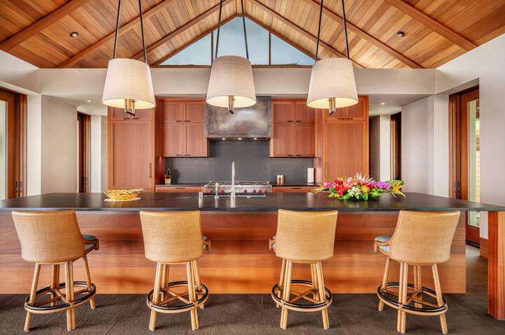 Hale Malie Luxury 4 Bedroom Home w/Private Pool gallery image 4