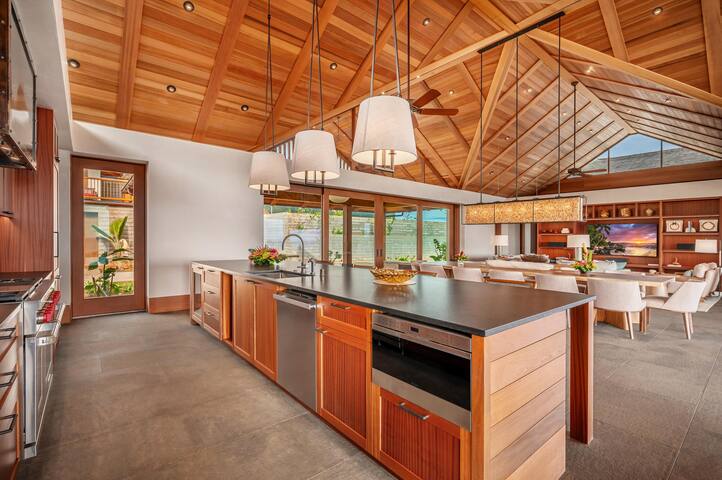 Hale Malie Luxury 4 Bedroom Home w/Private Pool gallery image 3