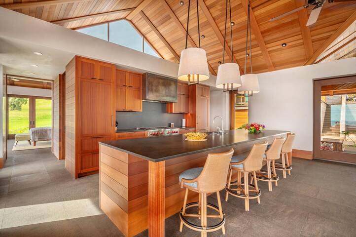 Hale Malie Luxury 4 Bedroom Home w/Private Pool gallery image 5