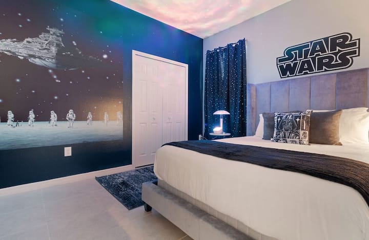 BR #15  "Star Wars" Themed w/Queen Bed  - Ensuite BA - Level One