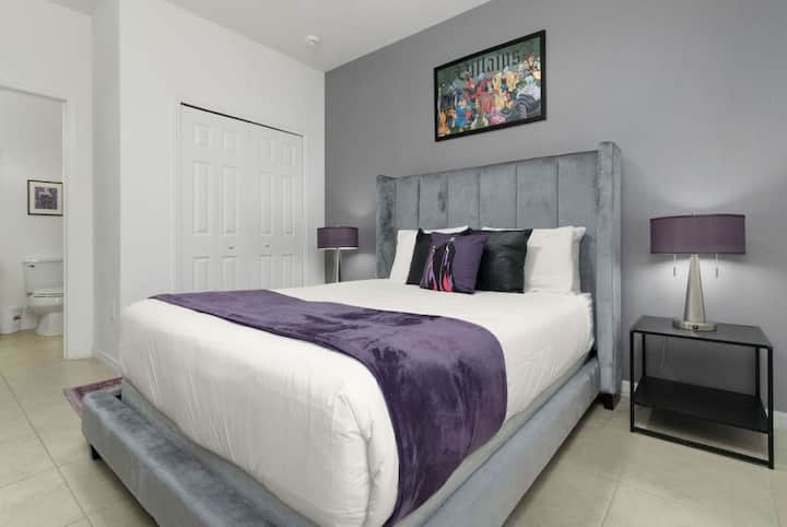 BR #2 "Disney Villains" Themed w/ Queen Bed & Ensuite BA - Level One