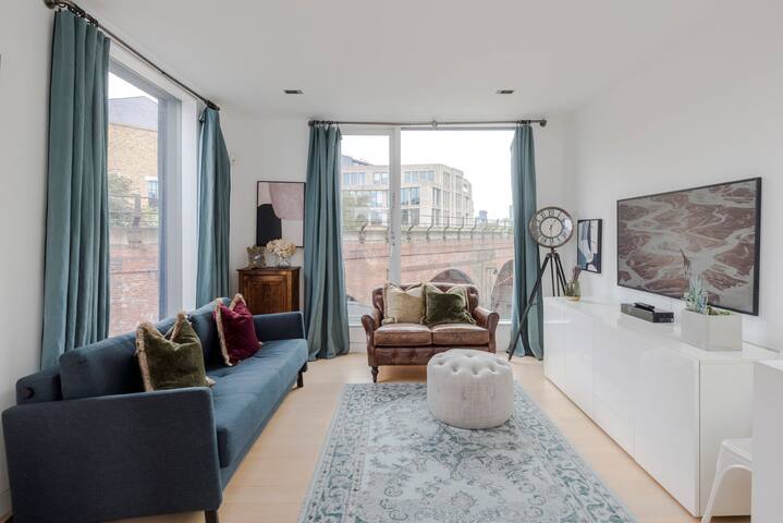 The Dream Factory – Borough – by Frankie Says gallery image 3