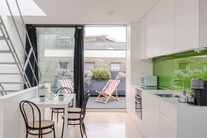 The Dream Factory – Borough – by Frankie Says gallery image 5