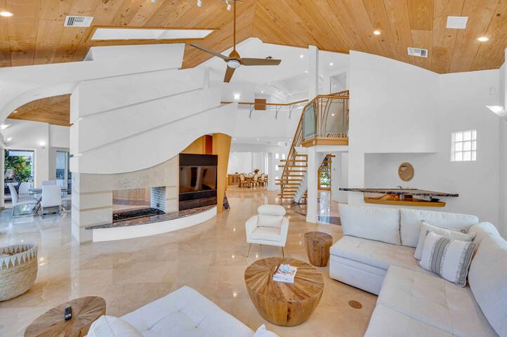 Architectural Masterpiece | Waterfront | Nurmi Key gallery image 2