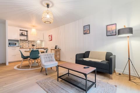 Popular Airbnb listing: One bedroom apartment with terrace in Croix