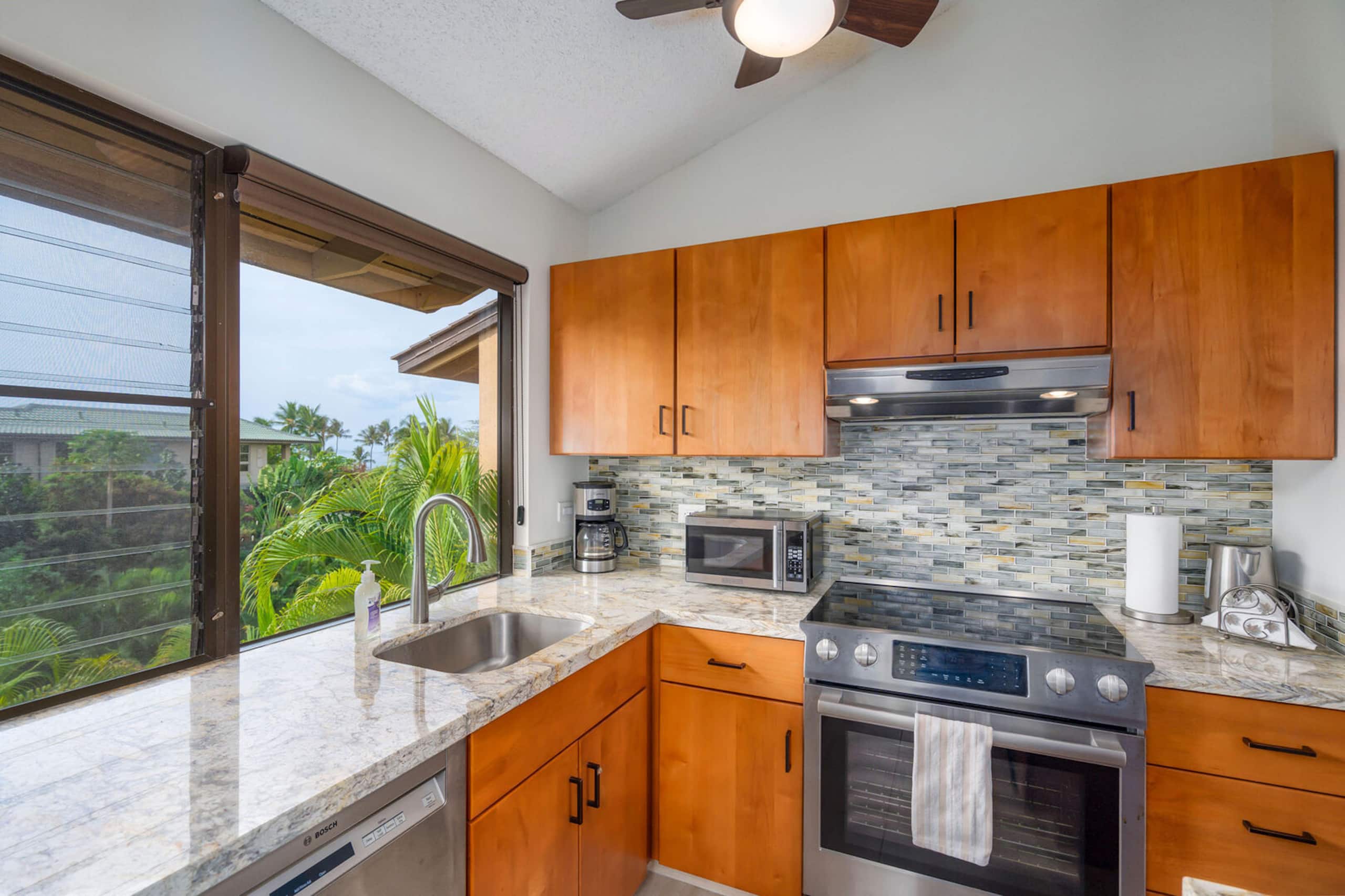 Condo in Kihei · ★4.93 · 1 bedroom · 1 bed · 1 bath - Image 4