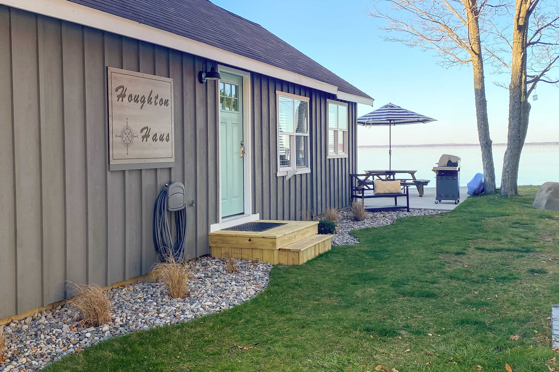 Charming Modern Cottage on Houghton Lake! — photo 3