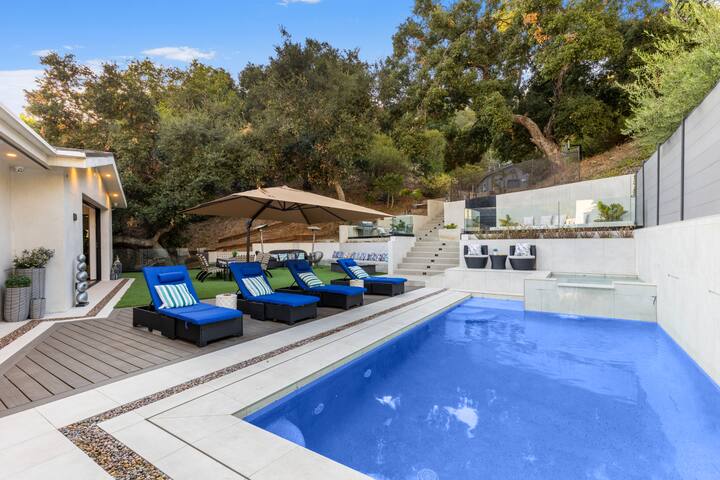 Upscale 4BR Hideaway in Hollywood Hills w/ Pool gallery image 2