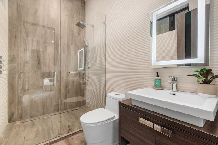 Beautiful Spacious Villa Tucked Away in the Hills