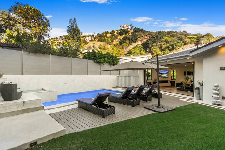 Upscale 4BR Hideaway in Hollywood Hills w/ Pool gallery image 3