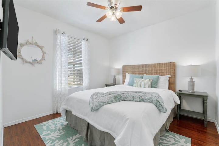 Step into bedroom number 3, fit with a wall mounted TV for your night time entertainment before drifting off into a peaceful slumber