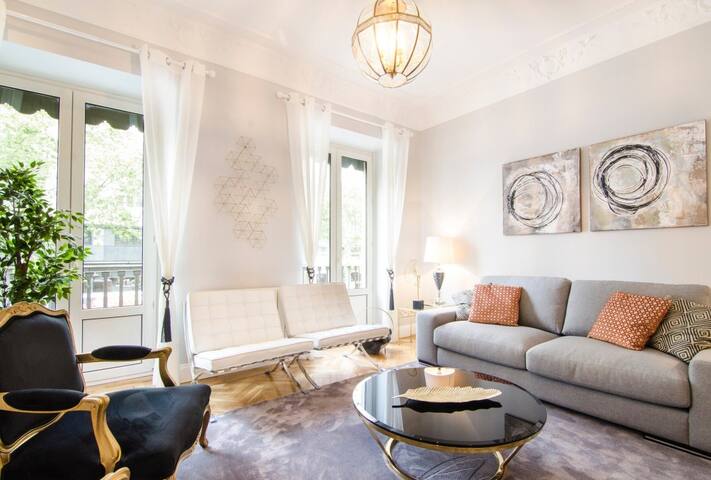 Stunning & Stylish 4BD 3BTH – City Center-Atocha