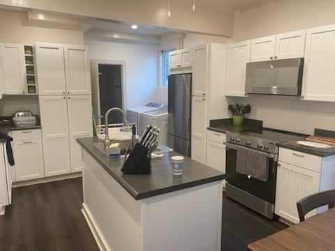 Top Airbnb: Downtown | Waterfront | Walk to Shops in Berkshires