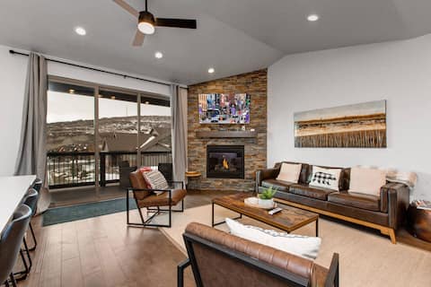 Hot Tub|Fireplace|Mtn View|Sleeps8|Moose Mgt 14494