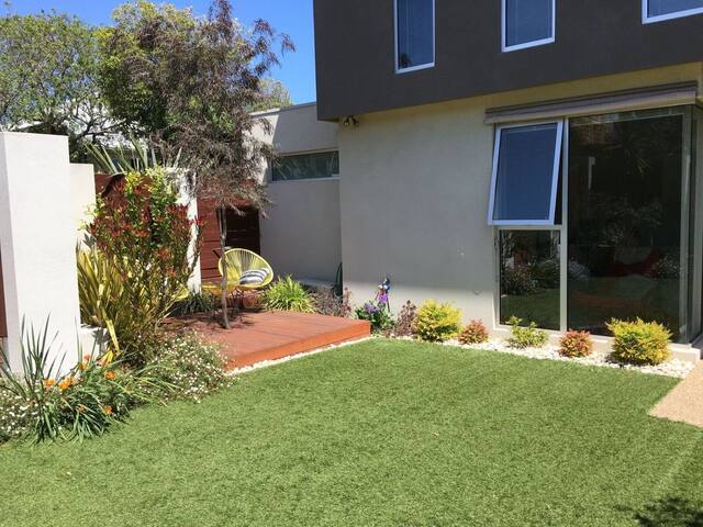 Mornington Town House near the Beach gallery image 2