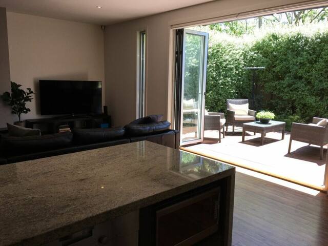 Mornington Town House near the Beach gallery image 3