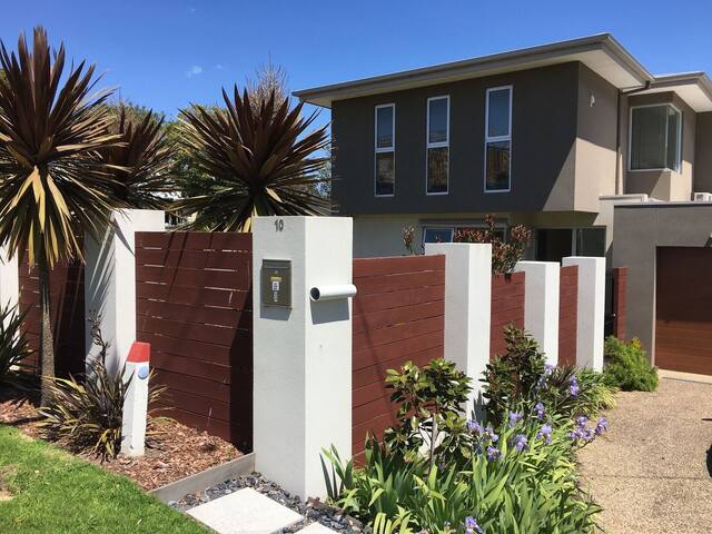 Mornington Town House near the Beach