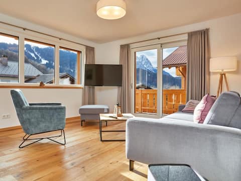 Top Airbnb: Holiday apartment "Sterntaler OG" with mountain vi in Garmisch Partenkirchen