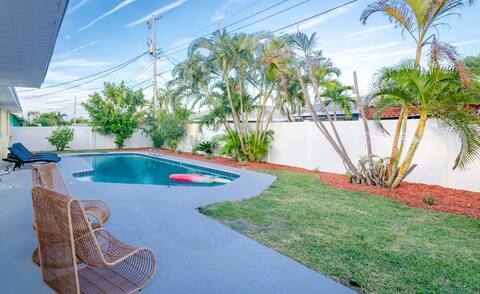 Heated Pool! Spacious 3brBikes+Beach+27-Acre Park