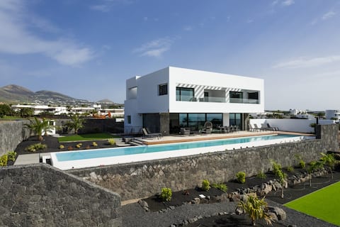 Bamanija An outstanding 5-bedroom luxury villa